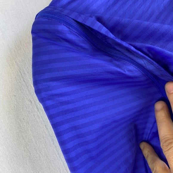 NIKE Striped Golf Jacket w/ Detachable Sleeves - Picture 6 of 11